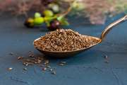 گیاه زیره سیاه (Caraway): تداخلات داروئی و احتیاطات مصرف