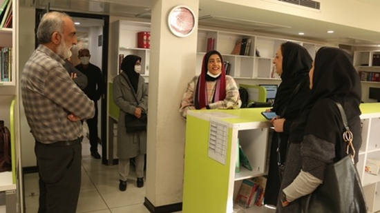 جلسه بازدید نمایندگان دانشکده داروسازی همدان از مجموعه داروخانه های دانشگاه علوم پزشکی تهران  