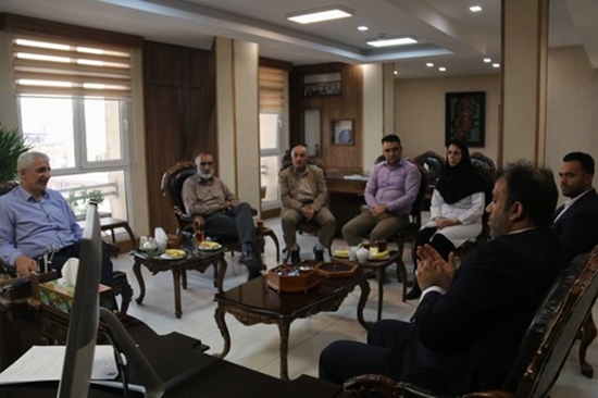 برگزاری نشست مشترک سرپرست مجموعه داروخانه های دانشگاه علوم پزشکی تهران با مدیر شعبه تخصصی بیمه های درمان بیمه دی  