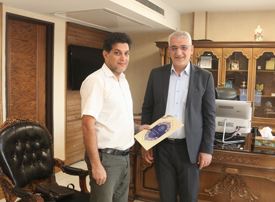 تقدیر سرپرست مجموعه داروخانه های 13 آبان 