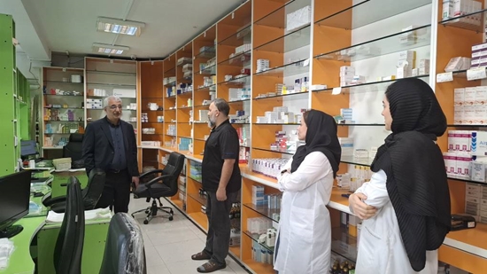 بازدید صمیمی سرپرست مجموعه داروخانه‌ها ی 13 آبان 