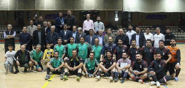 حضور پرقدرت تیم فوتسال داروخانه‌های ۱۳ آبان در فینال مسابقات کارکنان دانشگاه علوم پزشکی تهران