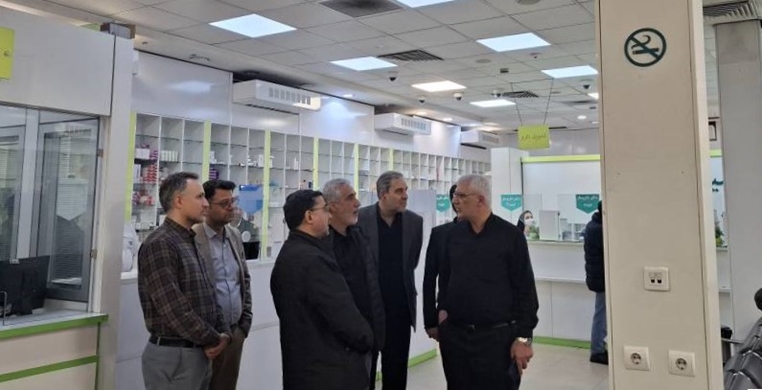 حضور رئیس دانشگاه علوم پزشکی تهران و رئیس سازمان غذا و دارو در داروخانه شبانه روزی 13 آبان