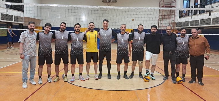 کسب مقام سوم تیم والیبال مجموعه داروخانه‌های ۱۳ آبان در مسابقات هفته تربیت بدنی دانشگاه علوم پزشکی تهران