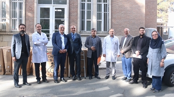 اهدای ویلچر به بیماران نیازمند در مجموعه داروخانه‌های ۱۳ آبان دانشگاه علوم پزشکی تهران