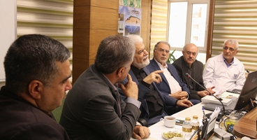 هم‌اندیشی خیرین و فعالان تجهیزات پزشکی با نمایندگان کمیسیون بهداشت و درمان در داروخانه ۱۳ آبان 