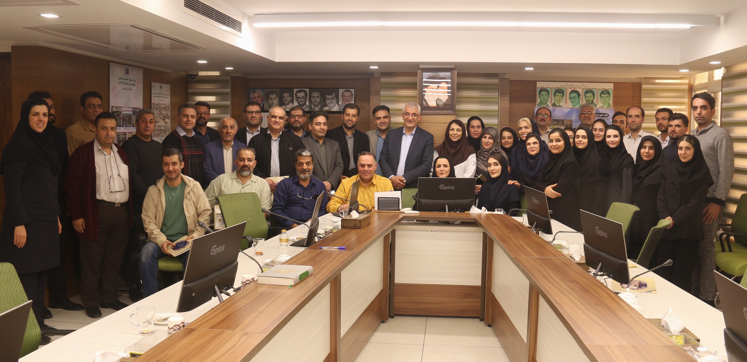 گرامیداشت روز حسابدار و تجلیل از حسابداران نمونه در ستاد داروخانه 13 آبان