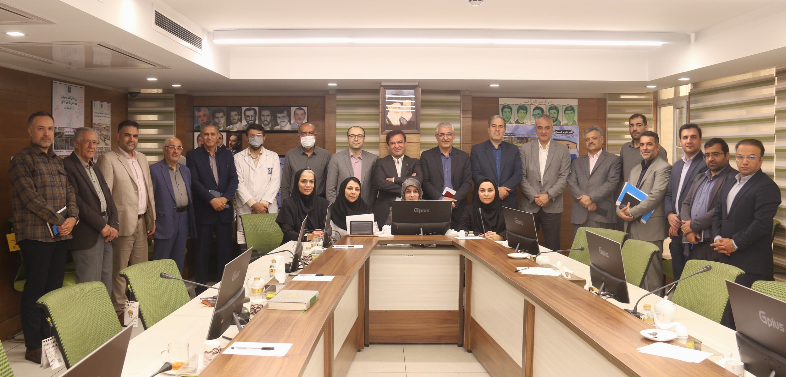 نشست صمیمانه مدیران مجموعه داروخانه‌های ۱۳ آبان با معاونت توسعه و برنامه‌ریزی دانشگاه علوم پزشکی تهران