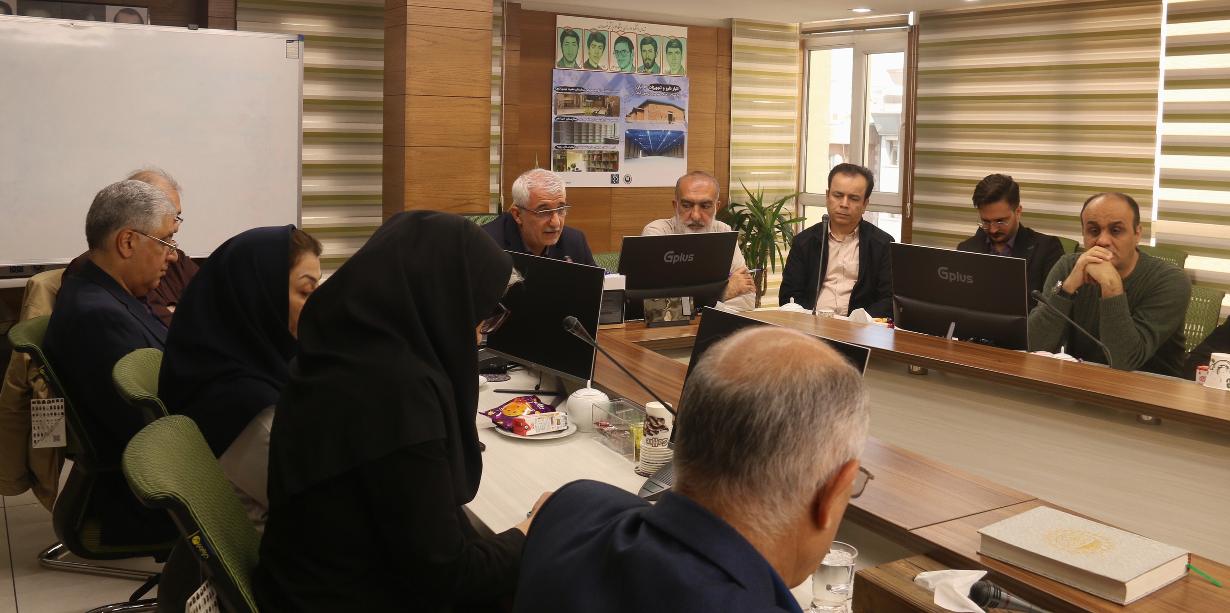 نخستین جلسه مدیران مجموعه داروخانه های 13 آبان در سال 1405